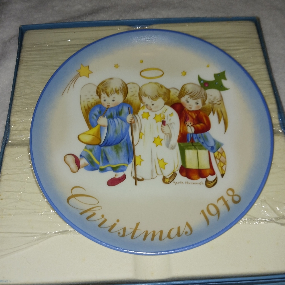 Vintage 1978 Christmas 8" Plate